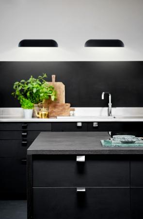 Elegante längliche schwarze Wandleuchte 36cm innen & aussen Spritzwasserschutz